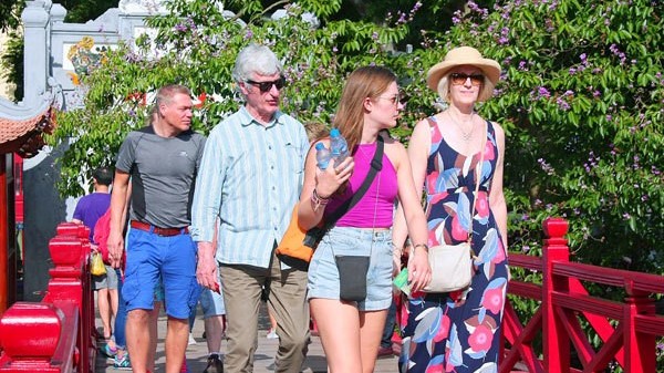 mo lai duong bay quoc te don nhung co hoi phuc hoi kinh te