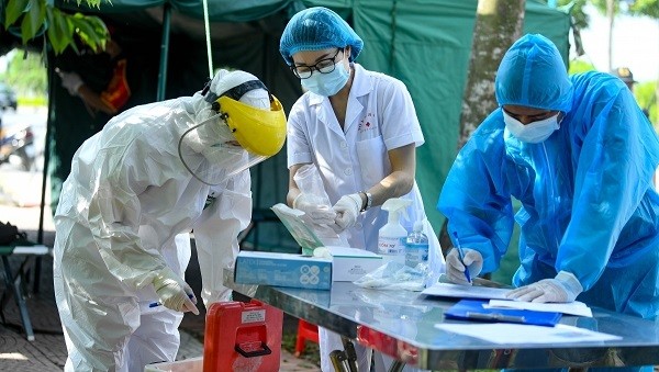 Cán bộ y tế tuyến xã phường của Hà Nội phục vụ phòng chống dịch Covid-19. (Nguồn: SK&ĐS)