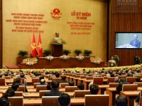 70 nam vung vang giua dong chay thoi dai