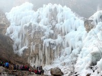 Kỳ thú thác nước đóng băng tại Trung Quốc