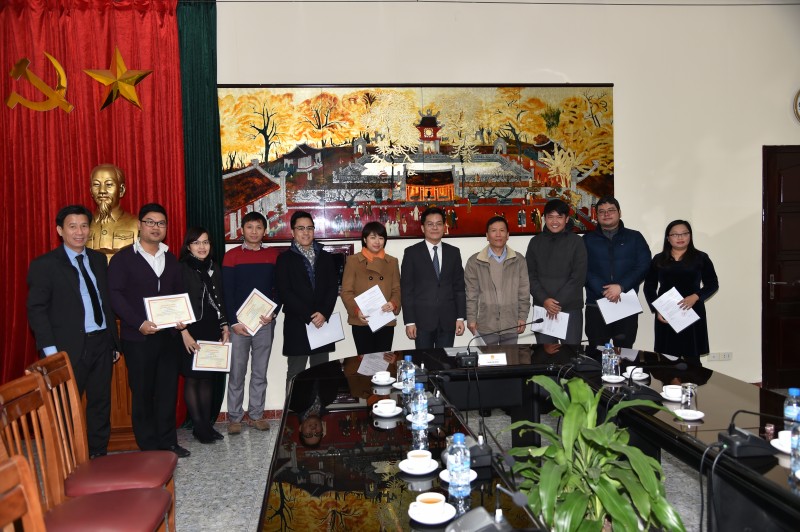 le trao quyet dinh cho cong tac vien bien phien dich 2016 2017