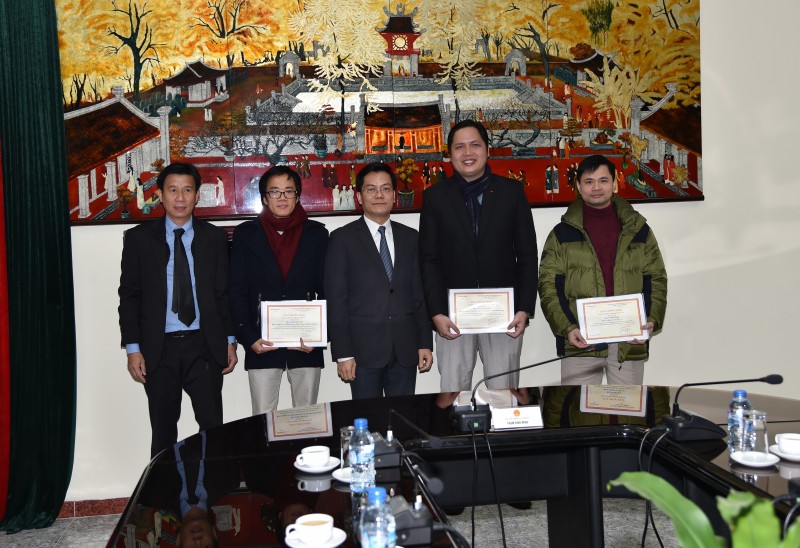 le trao quyet dinh cho cong tac vien bien phien dich 2016 2017