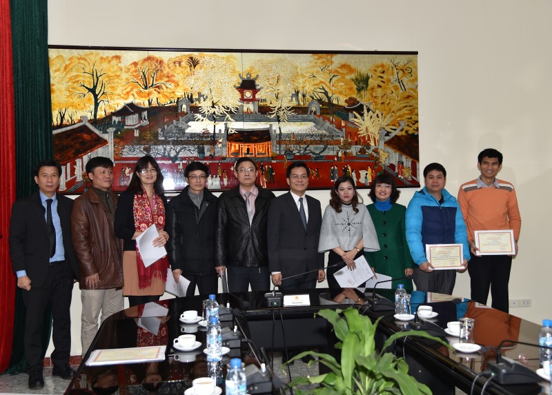 le trao quyet dinh cho cong tac vien bien phien dich 2016 2017