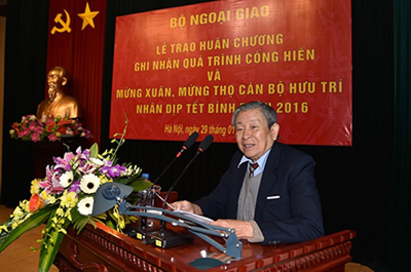 mung tho mung xuan cac can bo huu tri ngoai giao