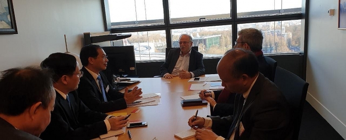 thu truong thuong truc bo ngoai giao bui thanh son tham lam viec tai nghi vien chau au