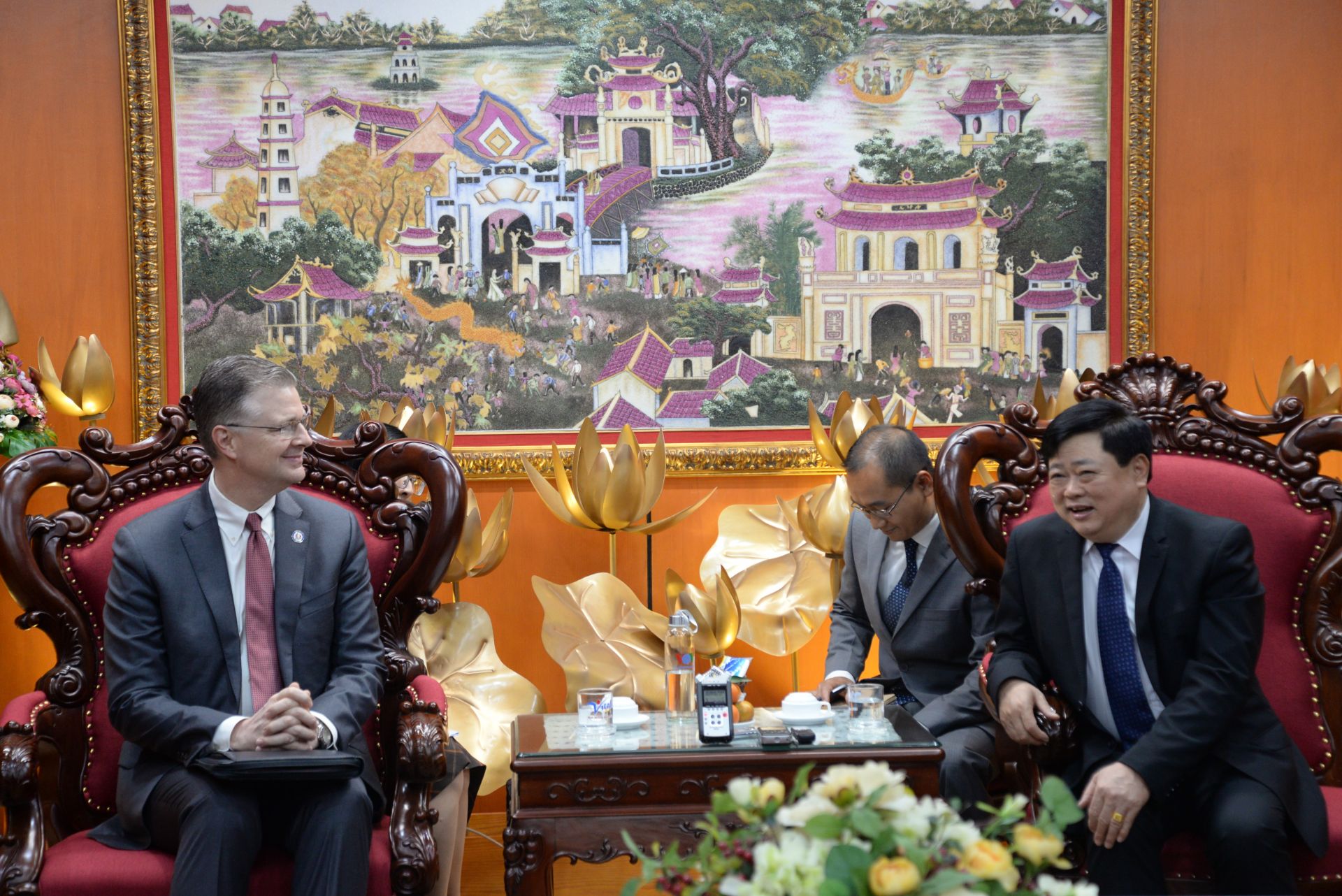 tong giam doc dai tieng noi viet nam tiep dai su hoa ky tai viet nam