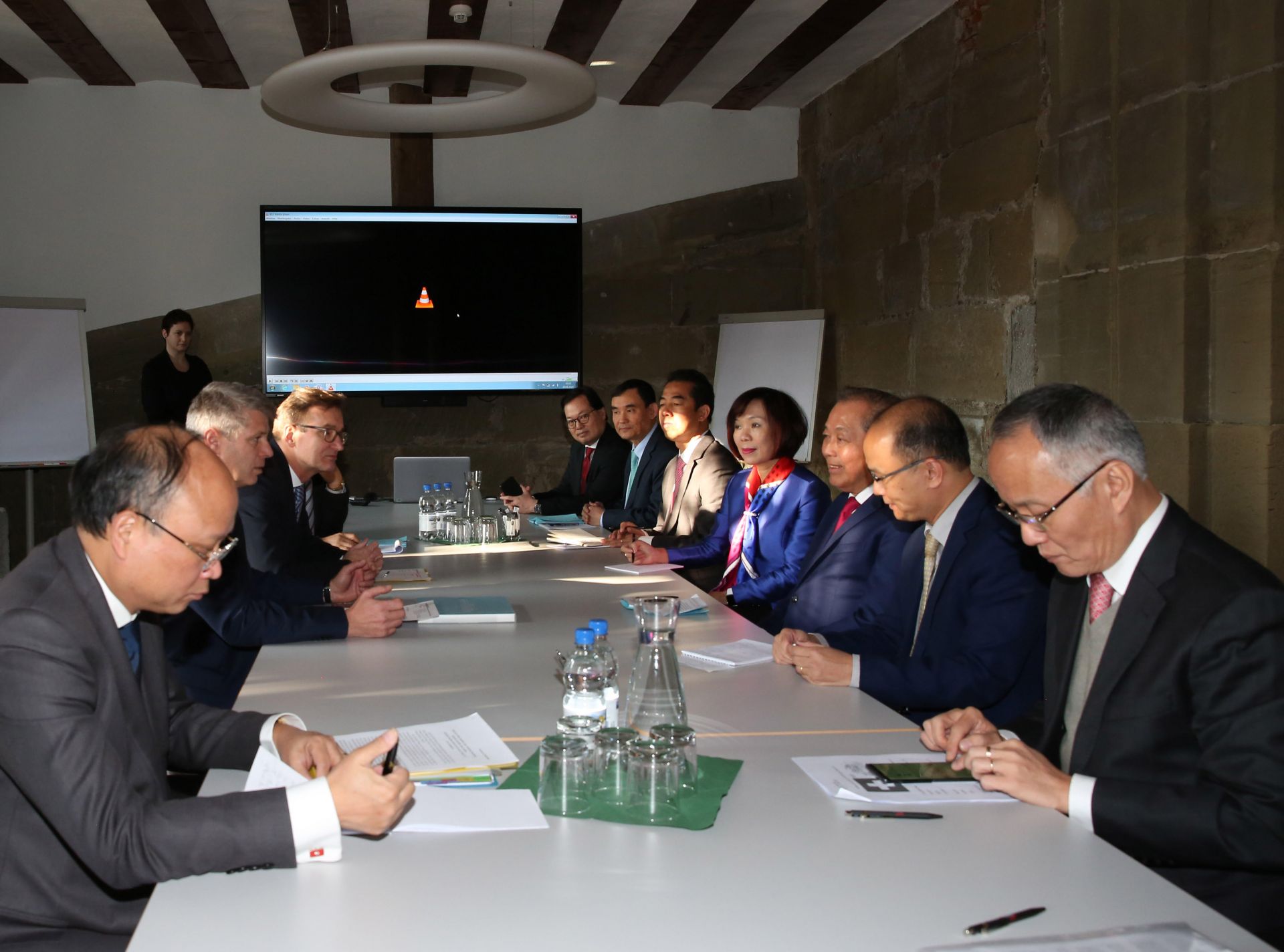 pho thu tuong thuong truc gap thong doc bang bern thuy sy