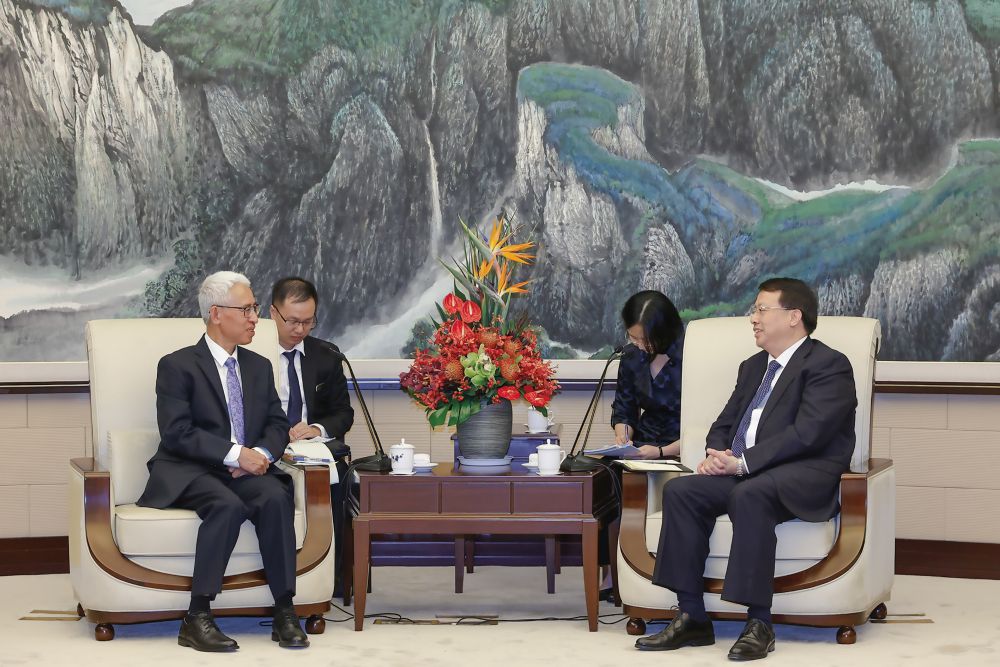 Ngày 9/10/2020, Đại sứ Phạm Sao Mai hội kiến Thị trưởng thành phố Thượng Hải Cung Chính nhân chuyến thăm làm việc tại Thượng Hải. 
