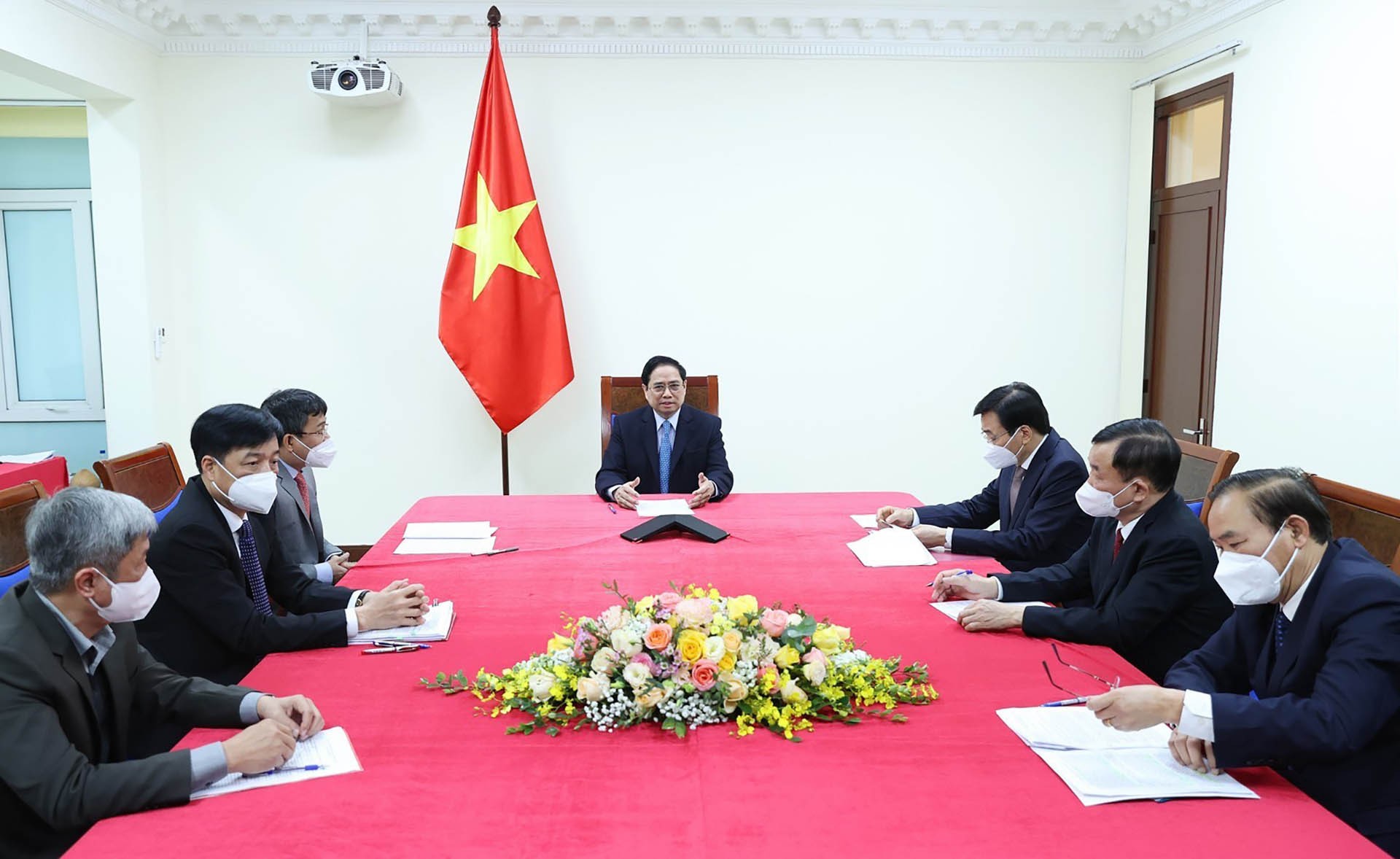 Thủ tướng Chính phủ Phạm Minh Chính điện đàm với Thủ tướng Trung Quốc Lý Khắc Cường