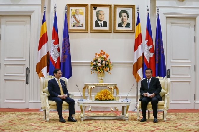 Thủ tướng Campuchia Hun Sen tiếp Bộ trưởng Ngoại giao Bùi Thanh Sơn.