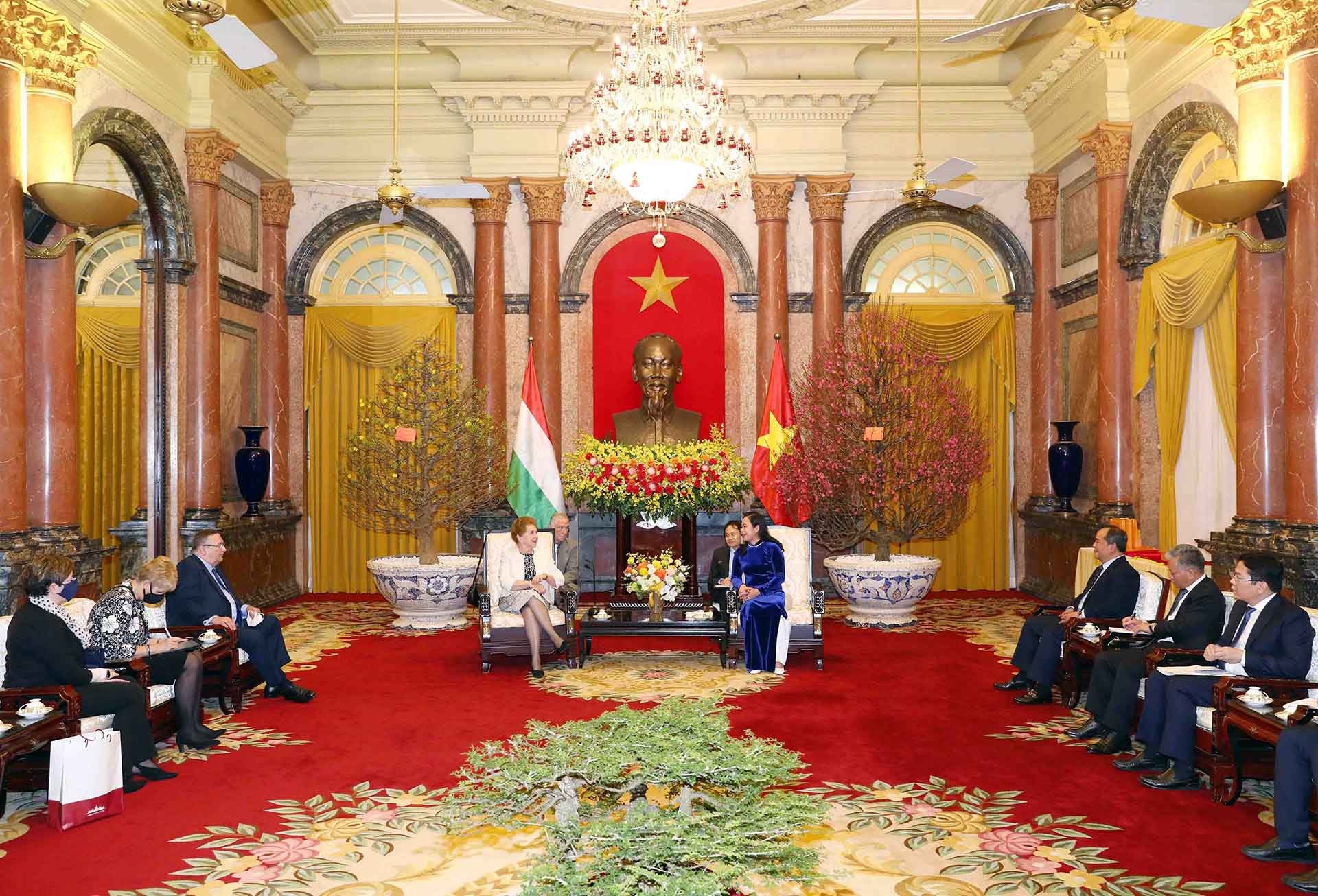 Phó Chủ tịch nước Võ Thị Ánh Xuân tiếp Phó Chủ tịch thứ nhất Quốc hội Hungary Márta Mátrai. (Nguồn: TTXVN)