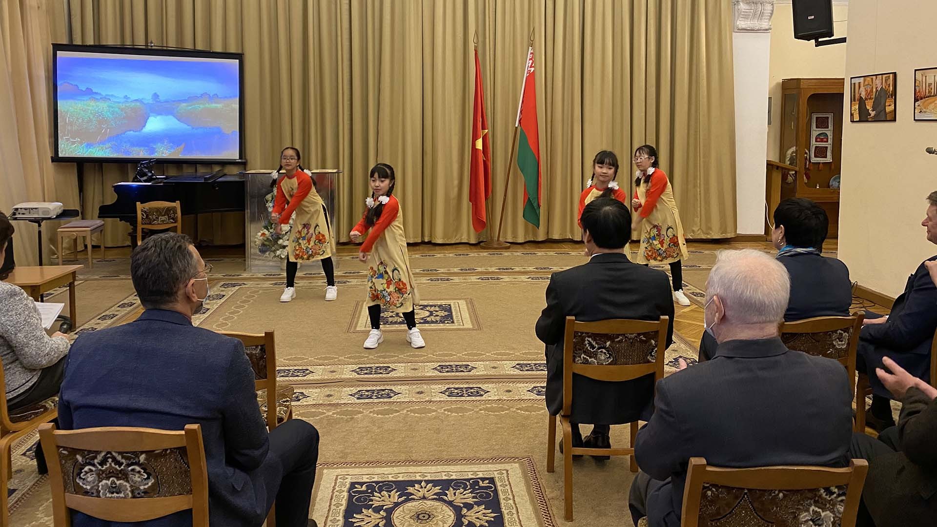 Nhiều hoạt động ý nghĩa kỷ niệm 30 năm thiết lập quan hệ ngoại giao Việt Nam-Belarus