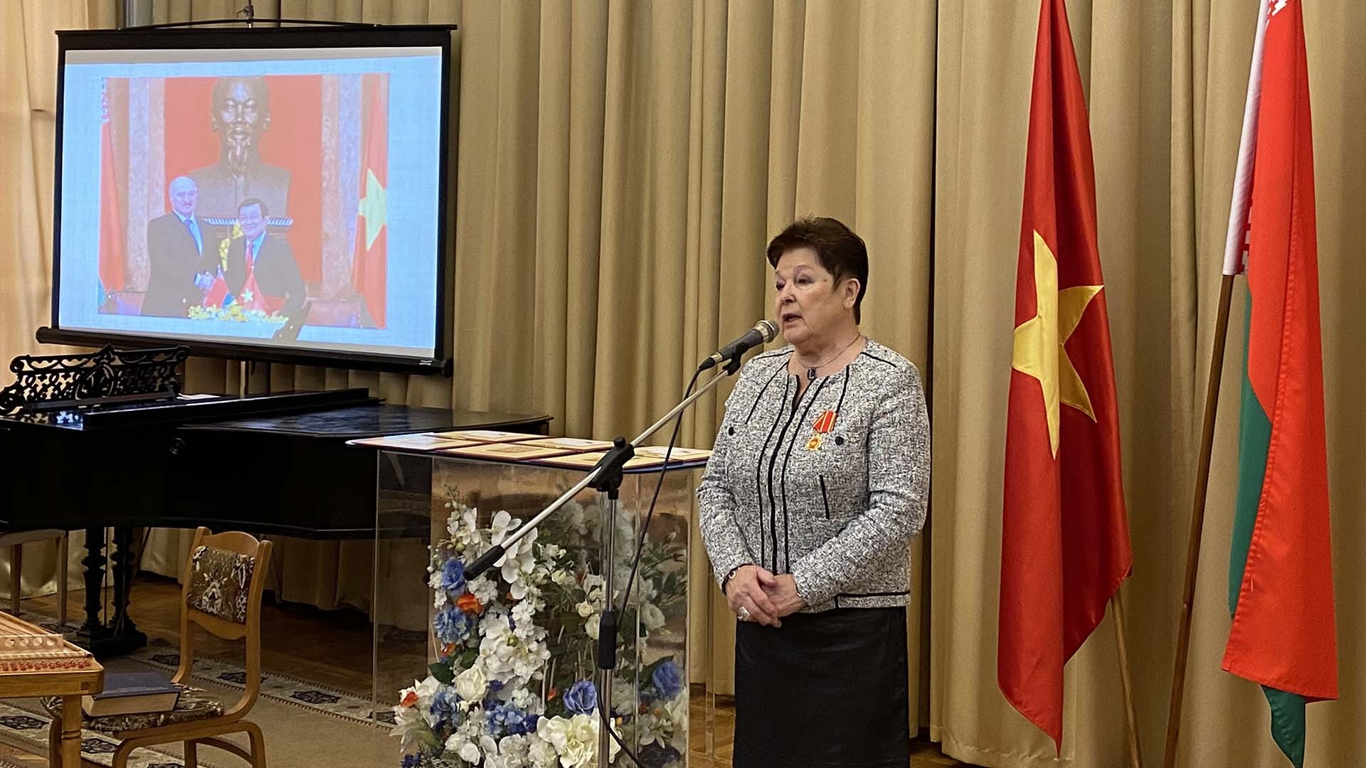 Chủ tịch Hội Hữu nghị Belarus-Việt Nam phát biểu.