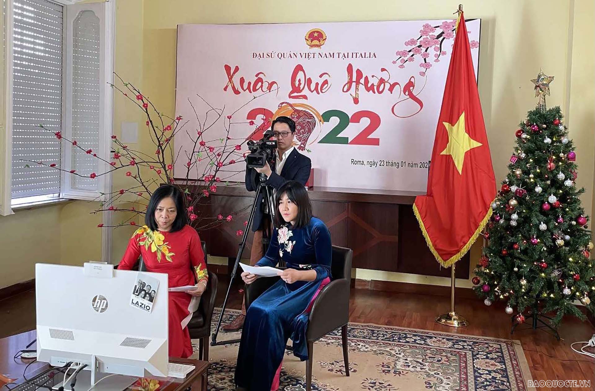Đại sứ quán Việt Nam tại Italy đã tổ chức chương trình Xuân Quê hương Nhâm Dần 2022 dưới hình thức trực tuyến. 