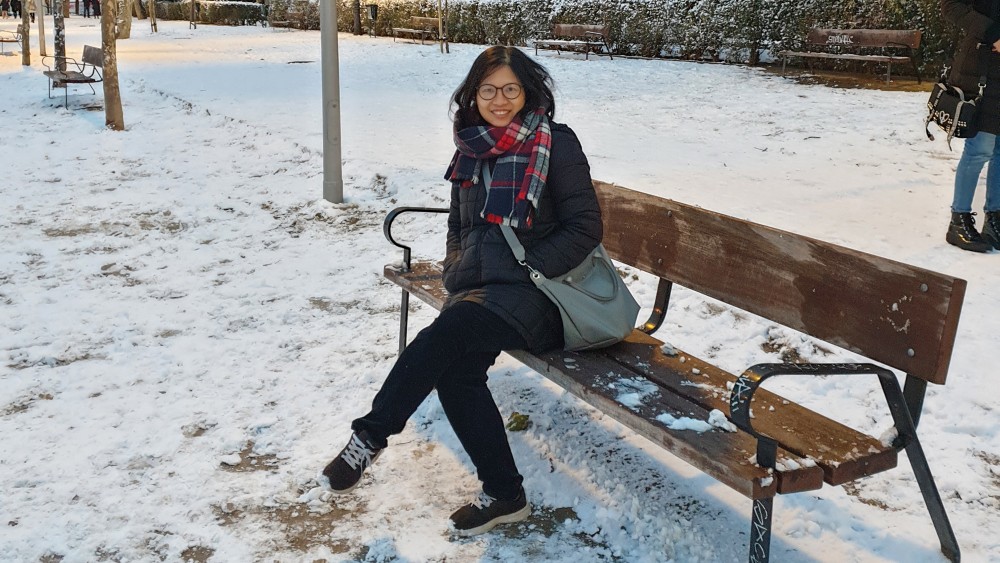 Tác giả tại Công viên Madrid, Tây Ban Nha sau trận bão tuyết lịch sử. (Ảnh: TGCC)