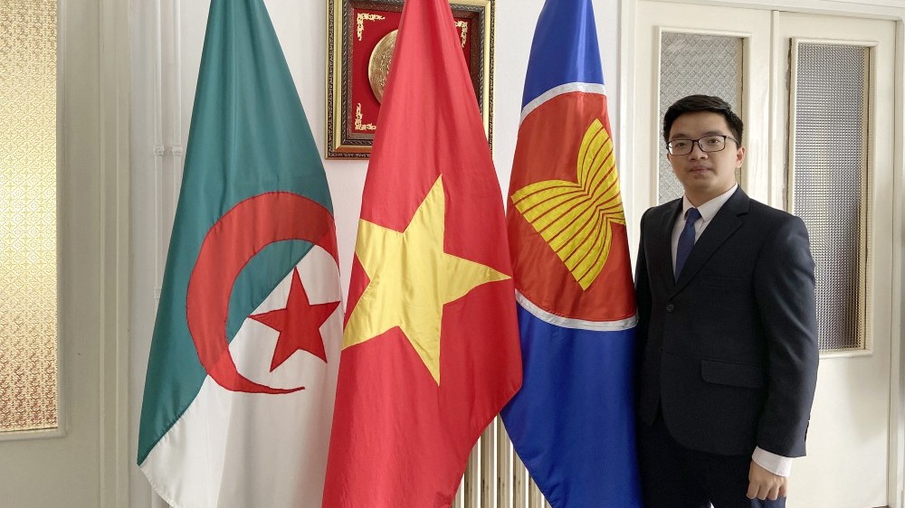 Cán bộ ngoại giao trẻ giữa ‘tâm bão’ Covid-19