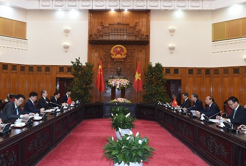 Thủ tướng Nguyễn Xuân Phúc tiếp Bộ trưởng Công an Trung Quốc Triệu Khắc Chí. (Ảnh: Thống Nhất/TTXVN)