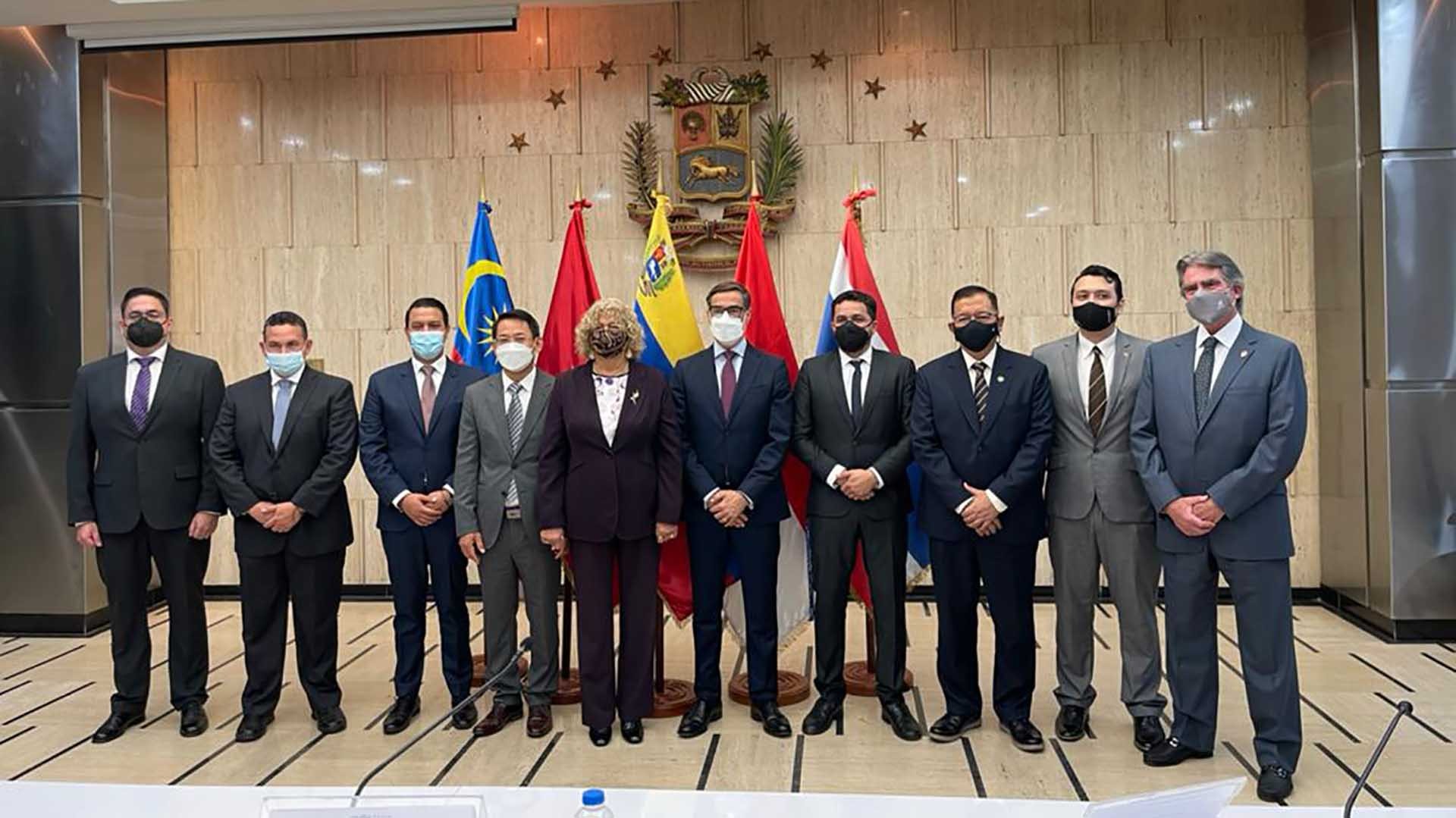 Đại sứ Lê Viết Duyên tham dự phát biểu tại sự kiện Đối thoại Venezuela-ASEAN với sự chủ trì của Bộ trưởng Ngoại giao Venezuela Félix Plasencia. 