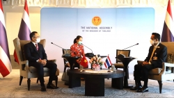 Đại sứ Phan Chí Thành chào xã giao Phó Chủ tịch Hạ viện Thái Lan Supachai Phosu