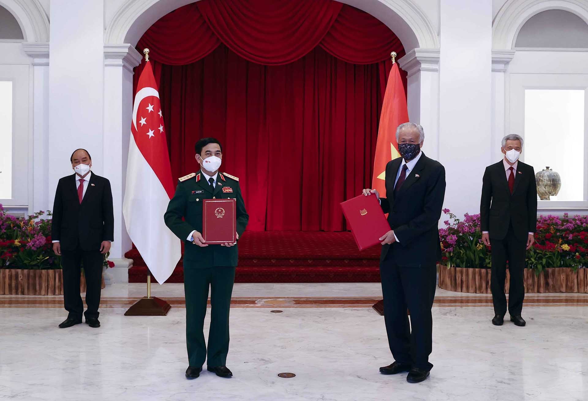 Chủ tịch nước Nguyễn Xuân Phúc hội đàm với Thủ tướng Singapore Lý Hiển Long