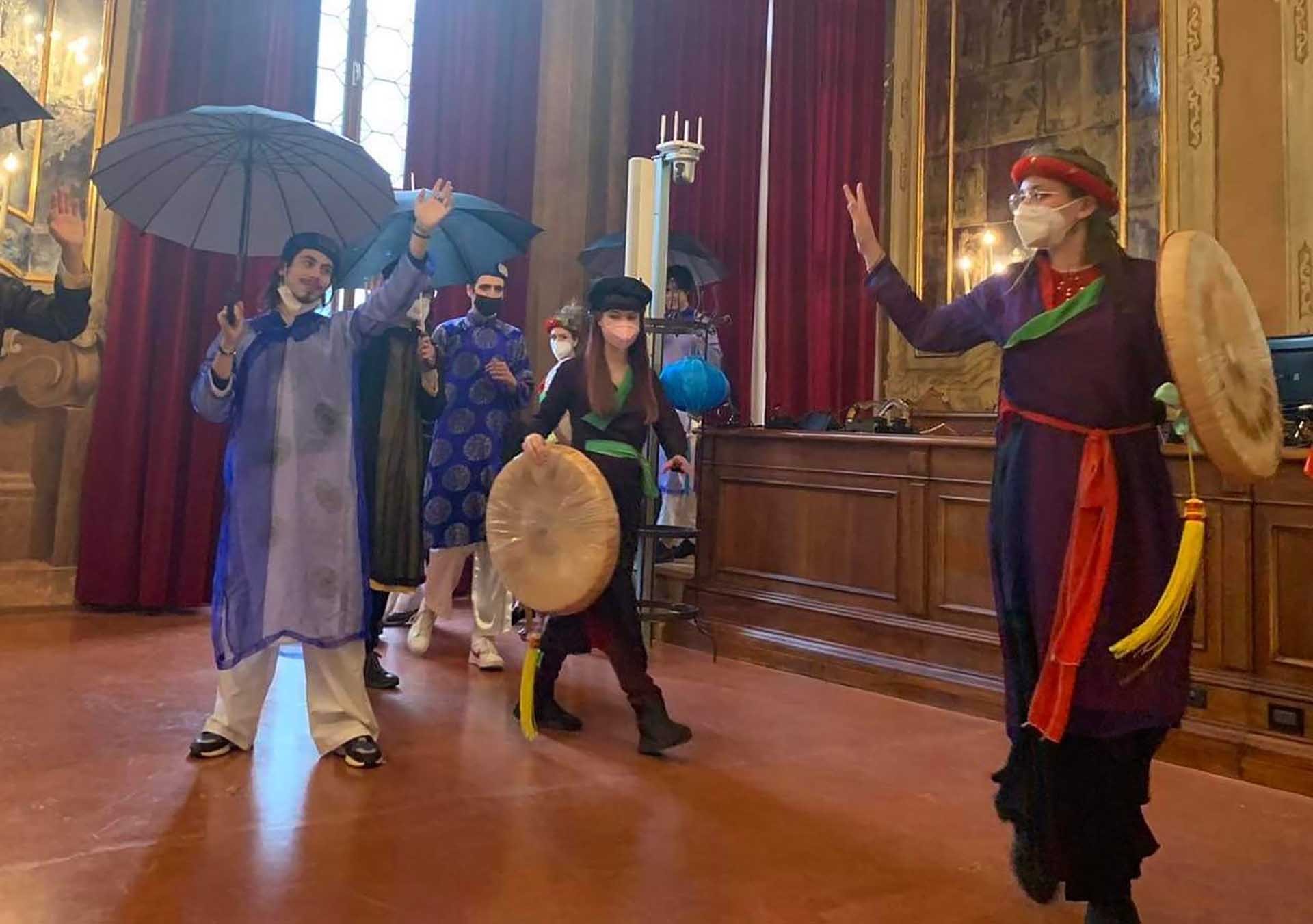 Dạy và học tiếng Việt qua nghệ thuật truyền thống tại Italy