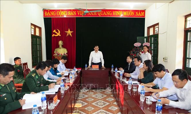 thu truong le hoai trung lam viec voi lanh dao chu chot cua tinh dien bien