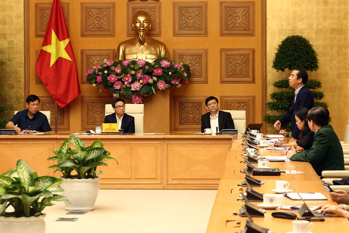 dich covid 19 kiem soat chat xuat nhap canh bo tri khu rieng phuc vu cho khach qua canh