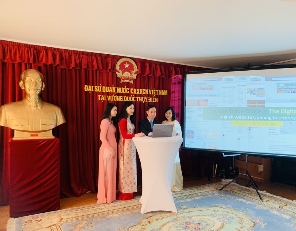 Đại sứ Phan Đăng Đương đã bấm nút khai trương trang web tiếng Anh dành cho các doanh nghiệp khu vực Bắc Âu.