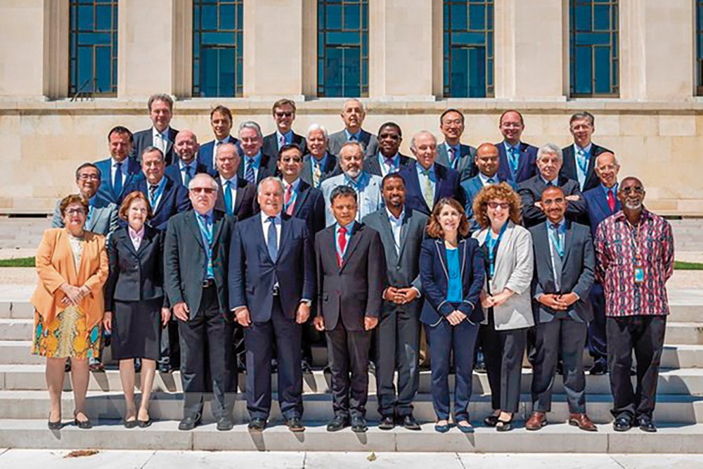 Các thành viên ILC tham dự Khóa họp 70 tại Geneva (Thụy Sỹ) diễn ra từ ngày 2/7 đến 10/8/2018.  Đại sứ Nguyễn Hồng Thao (đứng giữa, đeo cà vạt đỏ) (Nguồn: TTXVN) 