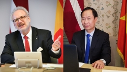 Đại sứ Phan Đăng Đương trình Ủy nhiệm thư lên Tổng thống Latvia theo hình thức trực tuyến