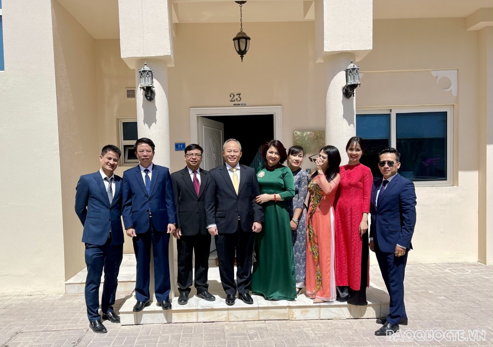 Đại sứ Trần Đức Hùng trình Ủy nhiệm thư lên Quốc vương Qatar Đại sứ Trần Đức Hùng trình Ủy nhiệm thư lên Quốc vương Qatar