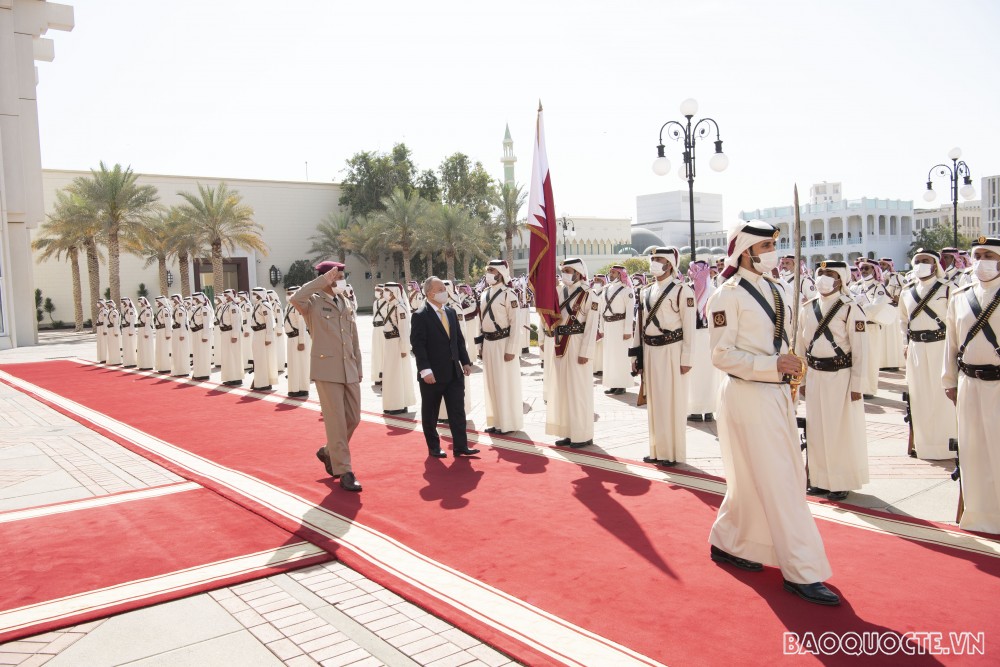 Đại sứ Trần Đức Hùng trình Ủy nhiệm thư lên Quốc vương Qatar Đại sứ Trần Đức Hùng trình Ủy nhiệm thư lên Quốc vương Qatar