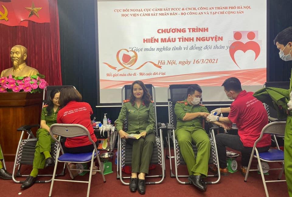 Cán bộ, chiến sĩ 4 đơn vị tham gia hiến máu tình nguyện