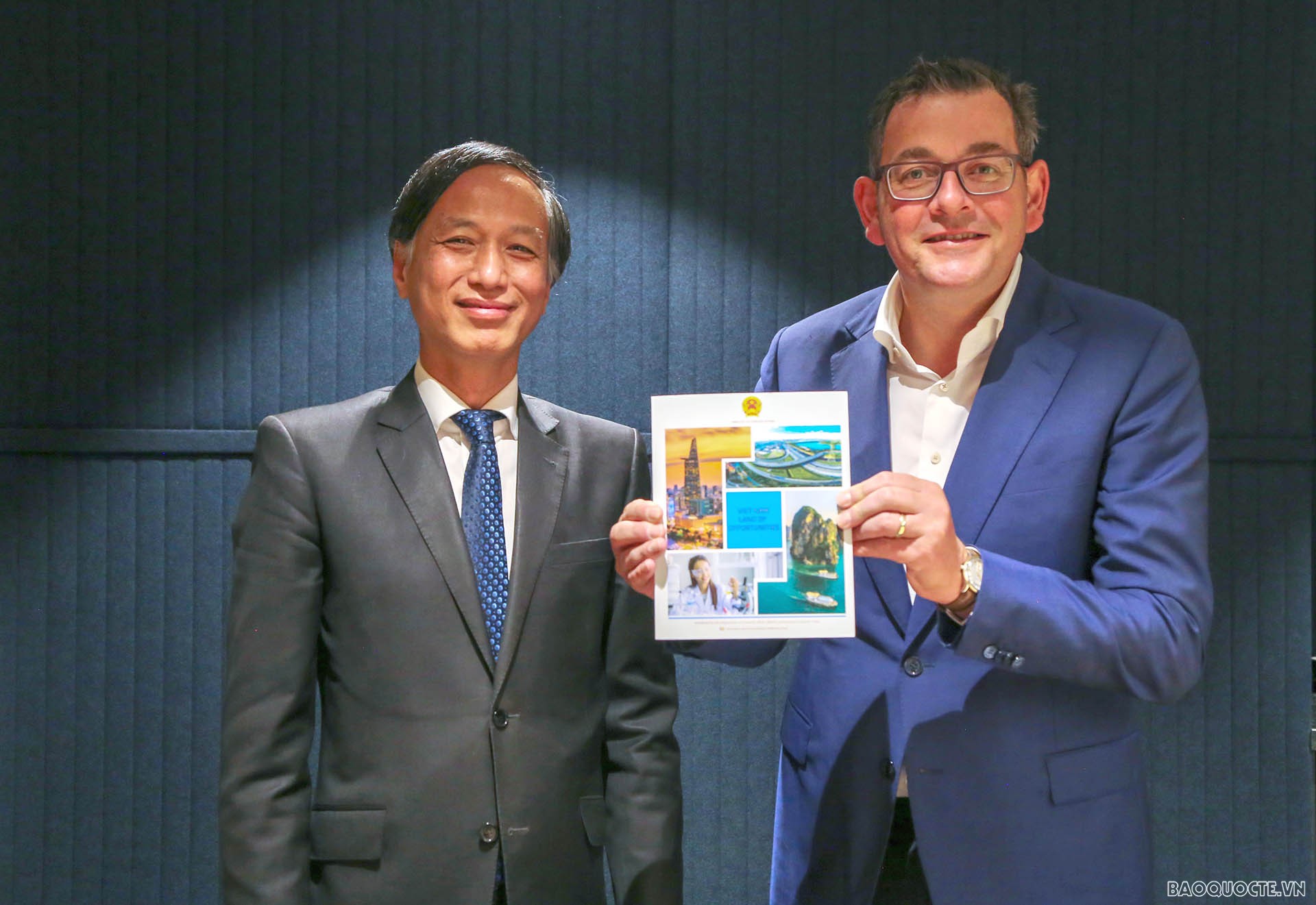 Đại sứ Nguyễn Tất Thành và Thủ hiến bang Victoria Daniel Andrews.