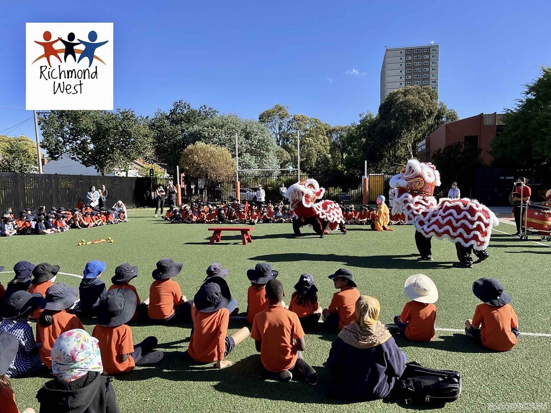 Hoạt động văn hóa của trường Tiểu học Richmond West, Melbourne trong dịp Tết Nguyên đán Nhâm Dần.