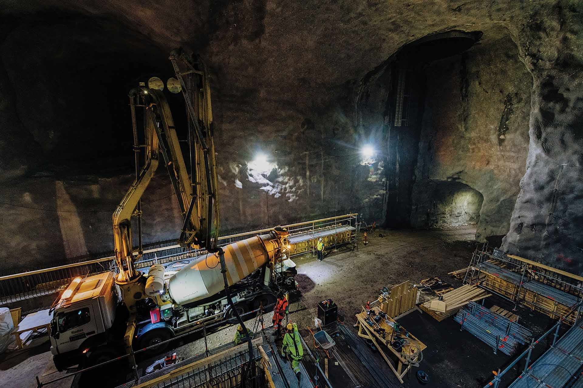 Công trường xây dựng bên trong kho lưu trữ chất thải phóng xạ Onkalo, Phần Lan. (Nguồn: Science)