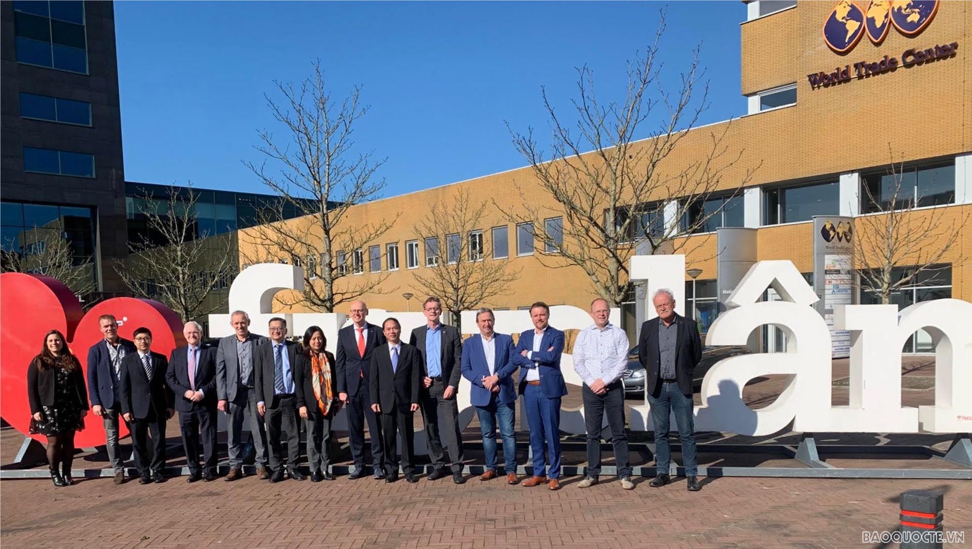 Đại sứ Việt Nam tại Hà Lan Phạm Việt Anh thăm làm việc tại tỉnh Friesland.