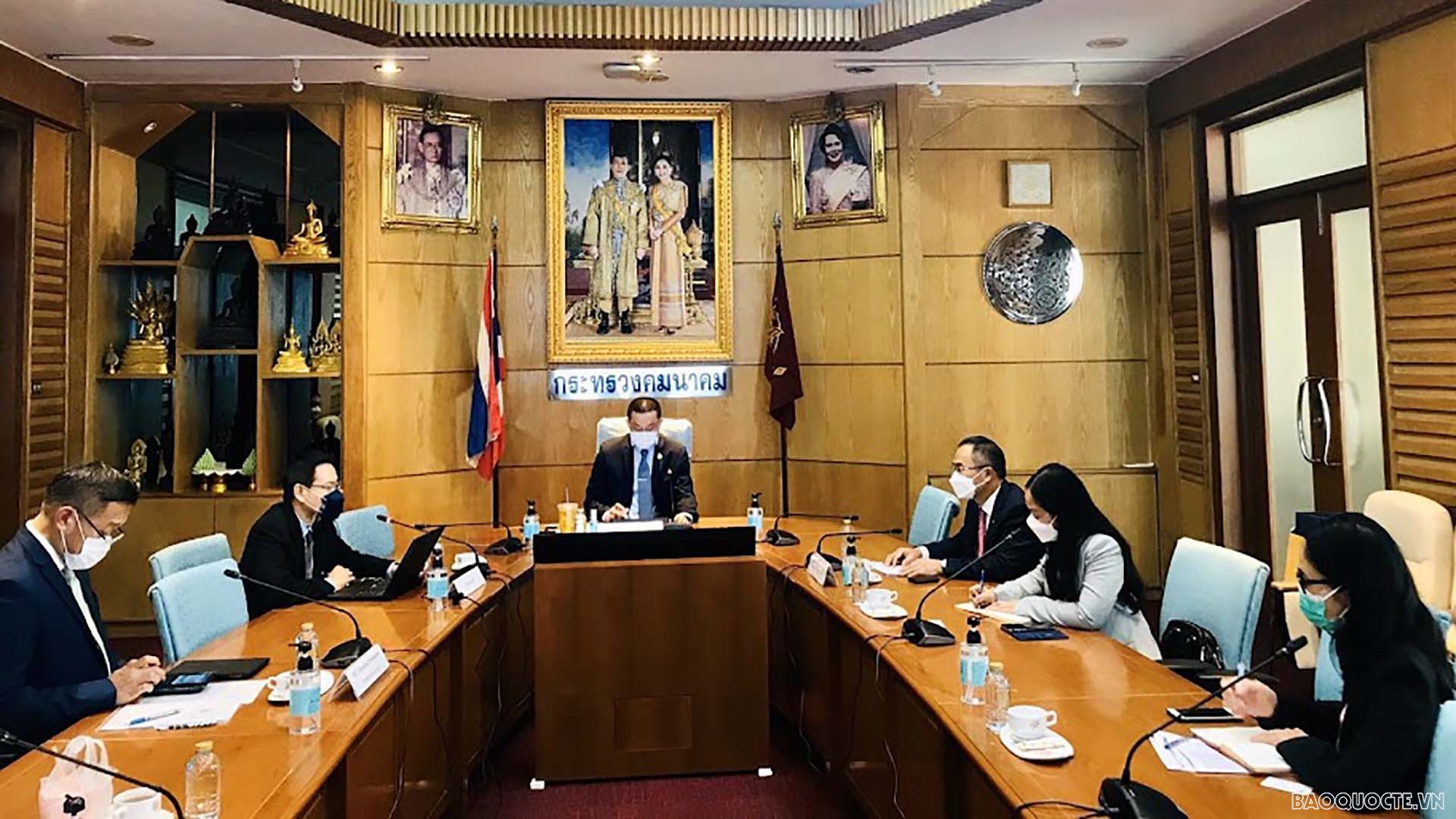 Đại sứ Phan Chí Thành và Bộ trưởng Giao thông Thái Lan Saksayam Chidchob tại buổi làm việc.