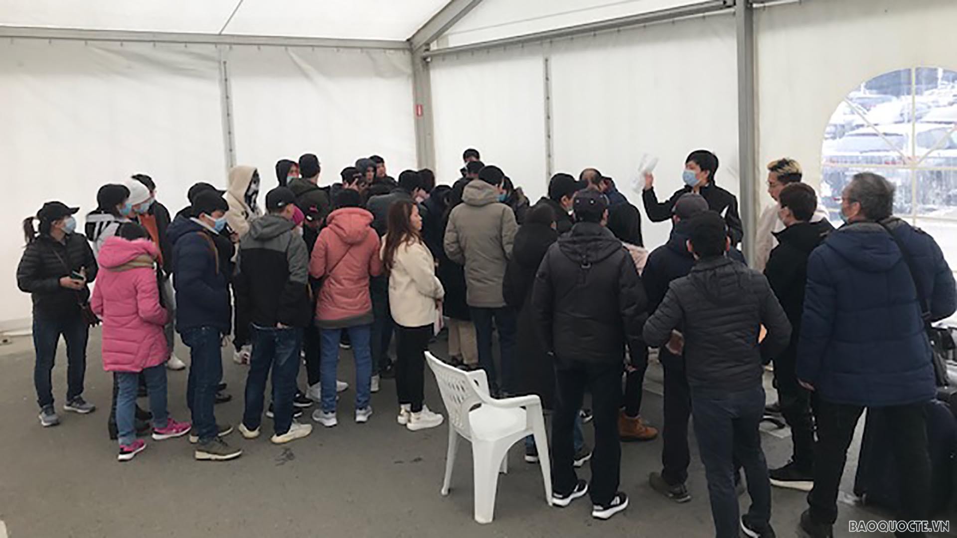 Tổ chức thành công chuyến bay thứ ba từ Romania đưa công dân Việt Nam từ Ukraine sơ tán về nước