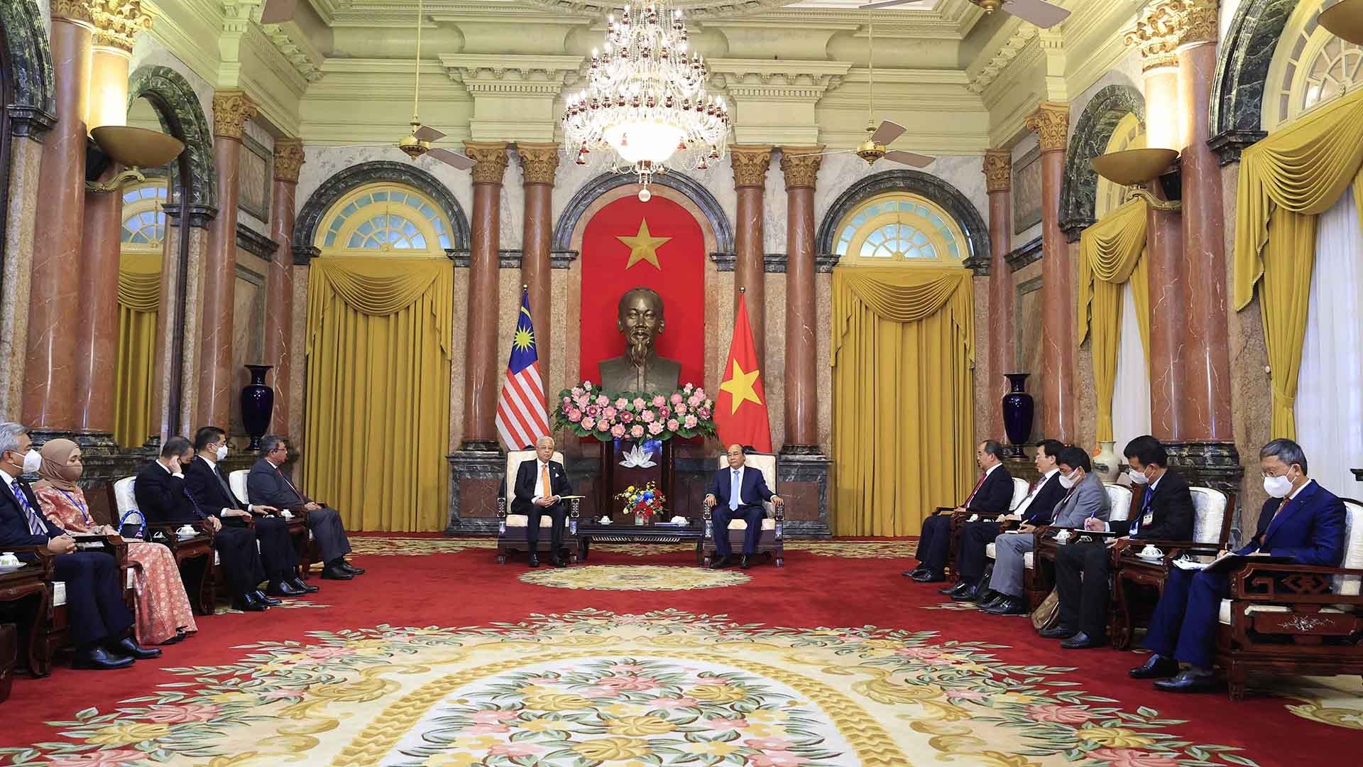 President Nguyen Xuan Phuc receives Malaysian Prime Minister