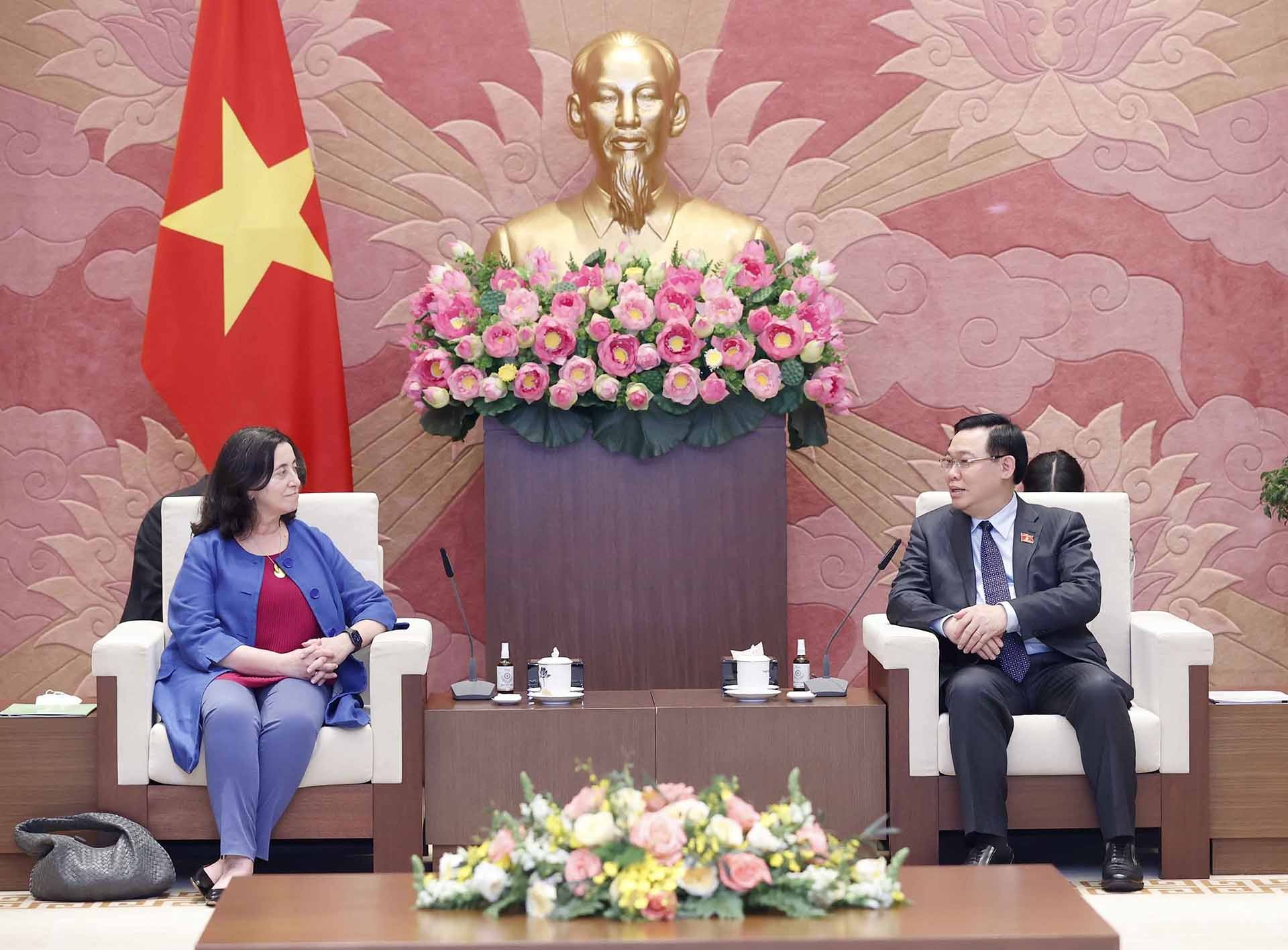 National Assembly Chairwoman Vuong Dinh Hue received Ms. Manuela V. Ferro, World Bank Vice President in charge of East Asia and Pacific region.  (Source: VNA)