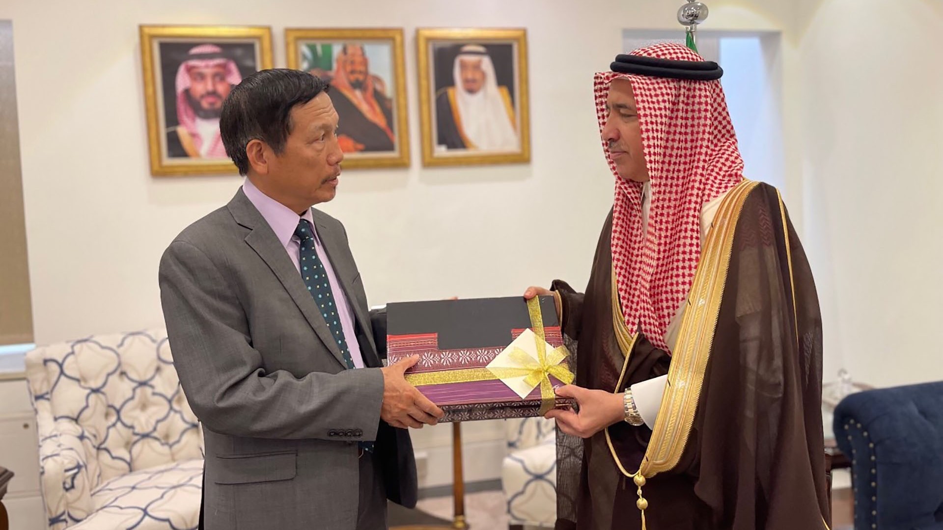 Đại sứ Vũ Viết Dũng chào từ biệt kết thúc nhiệm kỳ công tác