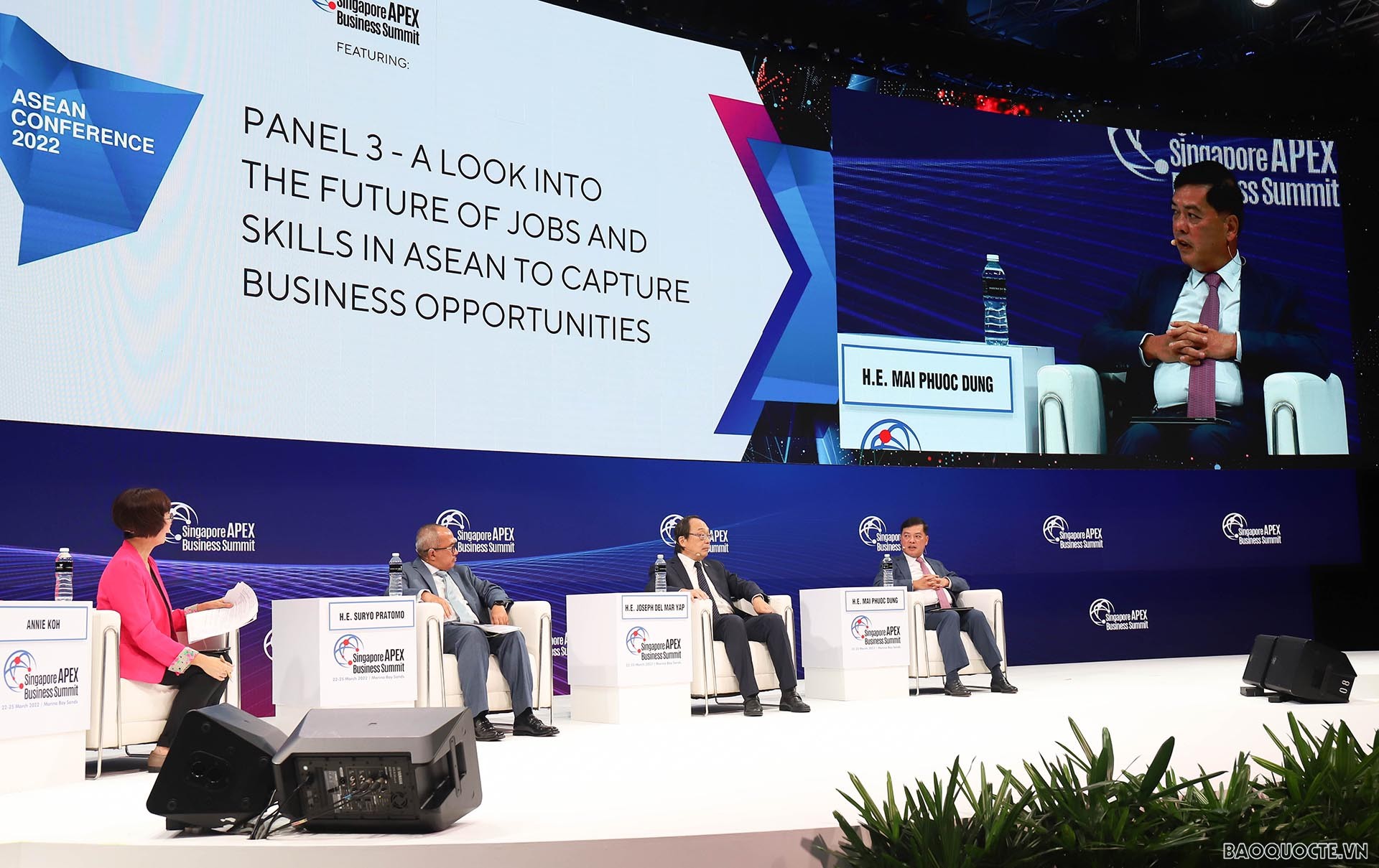 Ambassador Mai Phuoc Dung attended and spoke at the Singapore APEX 2022 Business Conference
