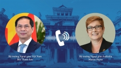 Foreign Minister Bui Thanh Son talked by phone with Australian Foreign Minister