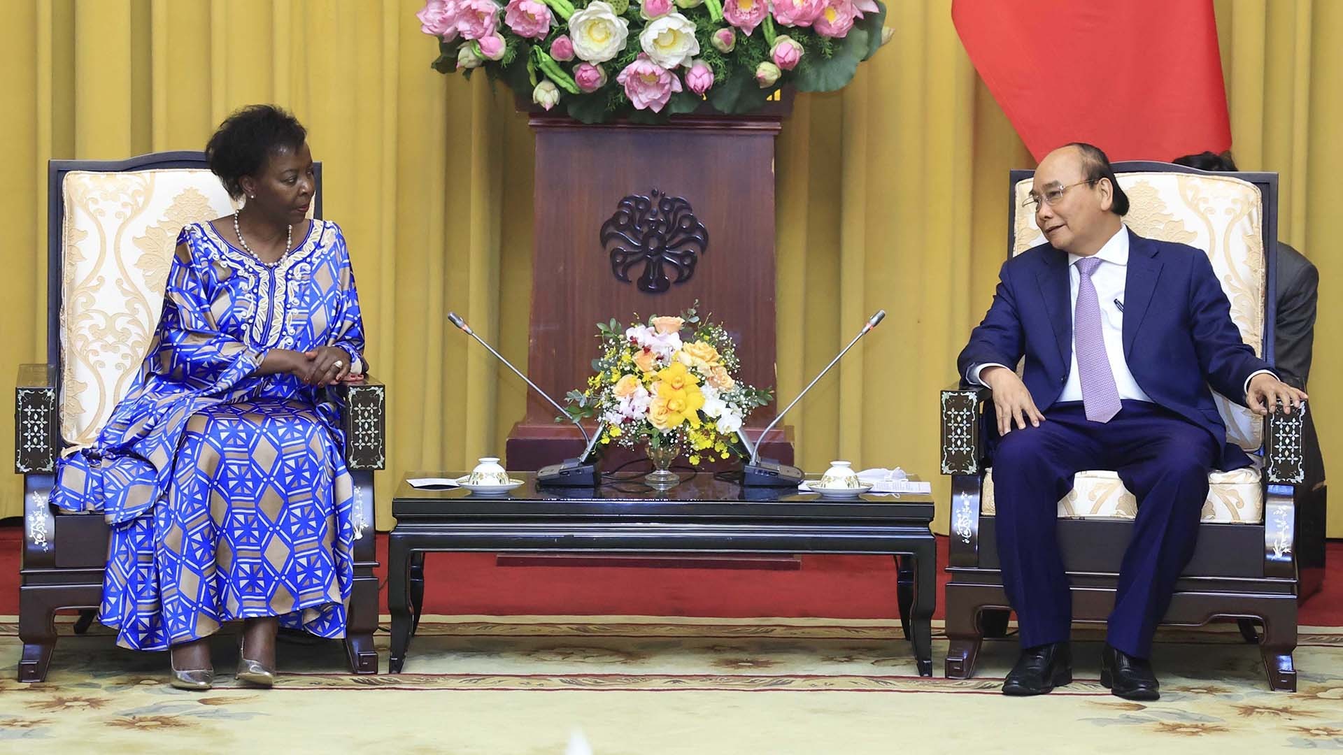 President Nguyen Xuan Phuc receives Secretary General of the Francophonie International Organization Louise Mushikiwabo.  (Source: VNA)