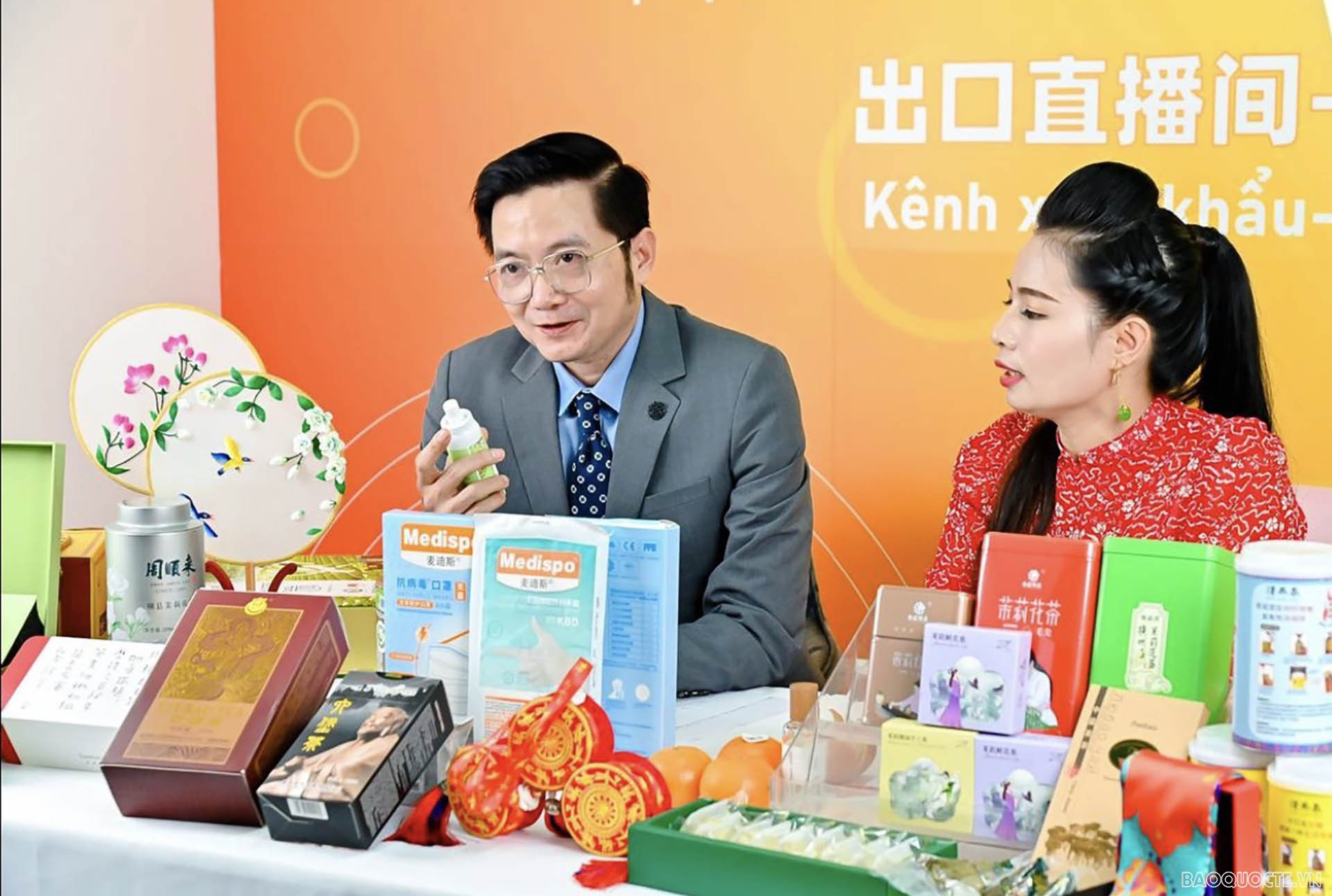 Tổng Lãnh sự Đỗ Nam Trung lên sóng giới thiệu, quảng bá những sản phẩm nổi bật của Việt Nam 