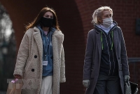 who khuyen khich dung khau trang de han che su lay lan dich covid 19