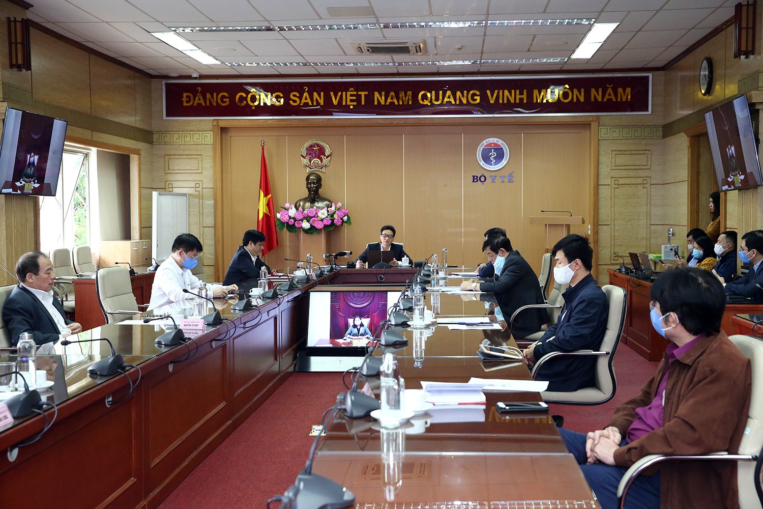 phong chong dich covid 19 o viet nam nguy co dich benh van con xung quanh chung ta