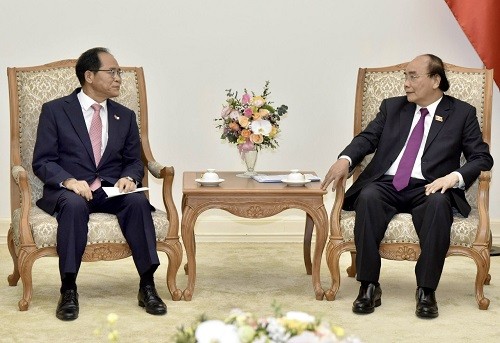 Thủ tướng Nguyễn Xuân Phúc và Đại sứ Hàn Quốc tại Việt Nam Park No Wan - Ảnh: VGP/Quang Hiếu