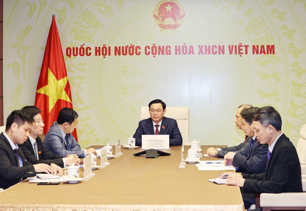 Chủ tịch Quốc hội Vương Đình Huệ điện đàm với Chủ tịch Quốc hội Lào